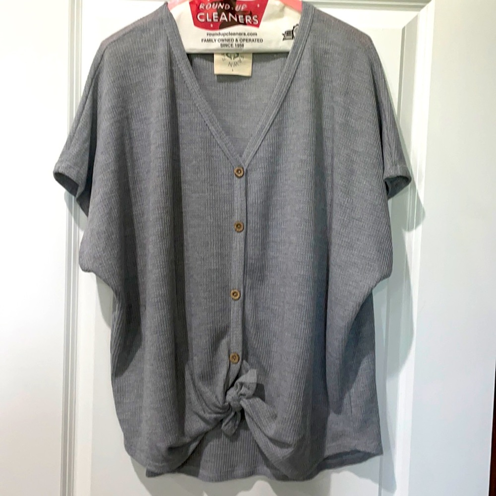 Grey waffle top with tie